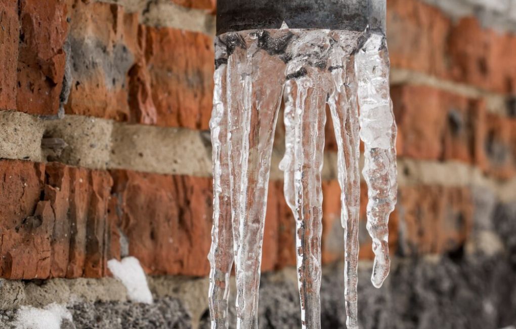 How to Keep Pipes from Freezing Without Heat