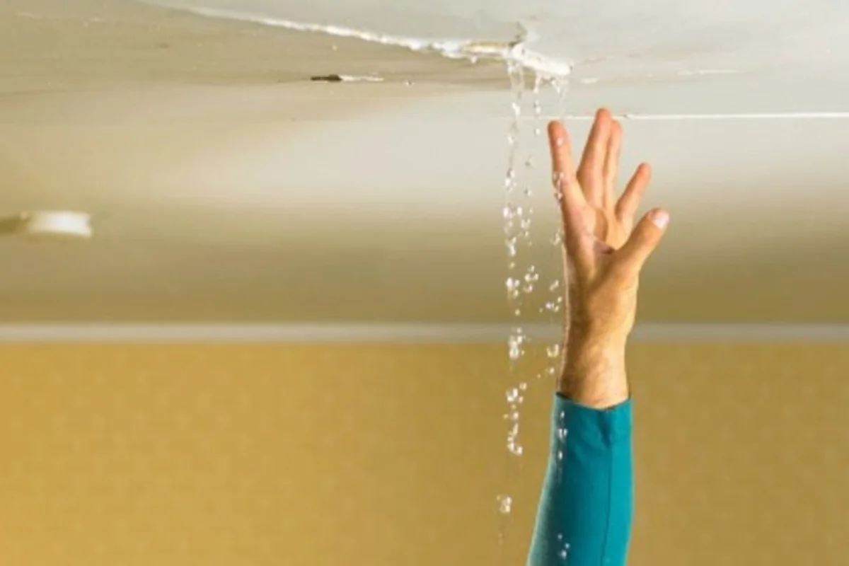 water leak from ceiling